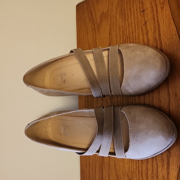 Taupe Like New Journee Collection Loren Pumps - Picture 6 of 9